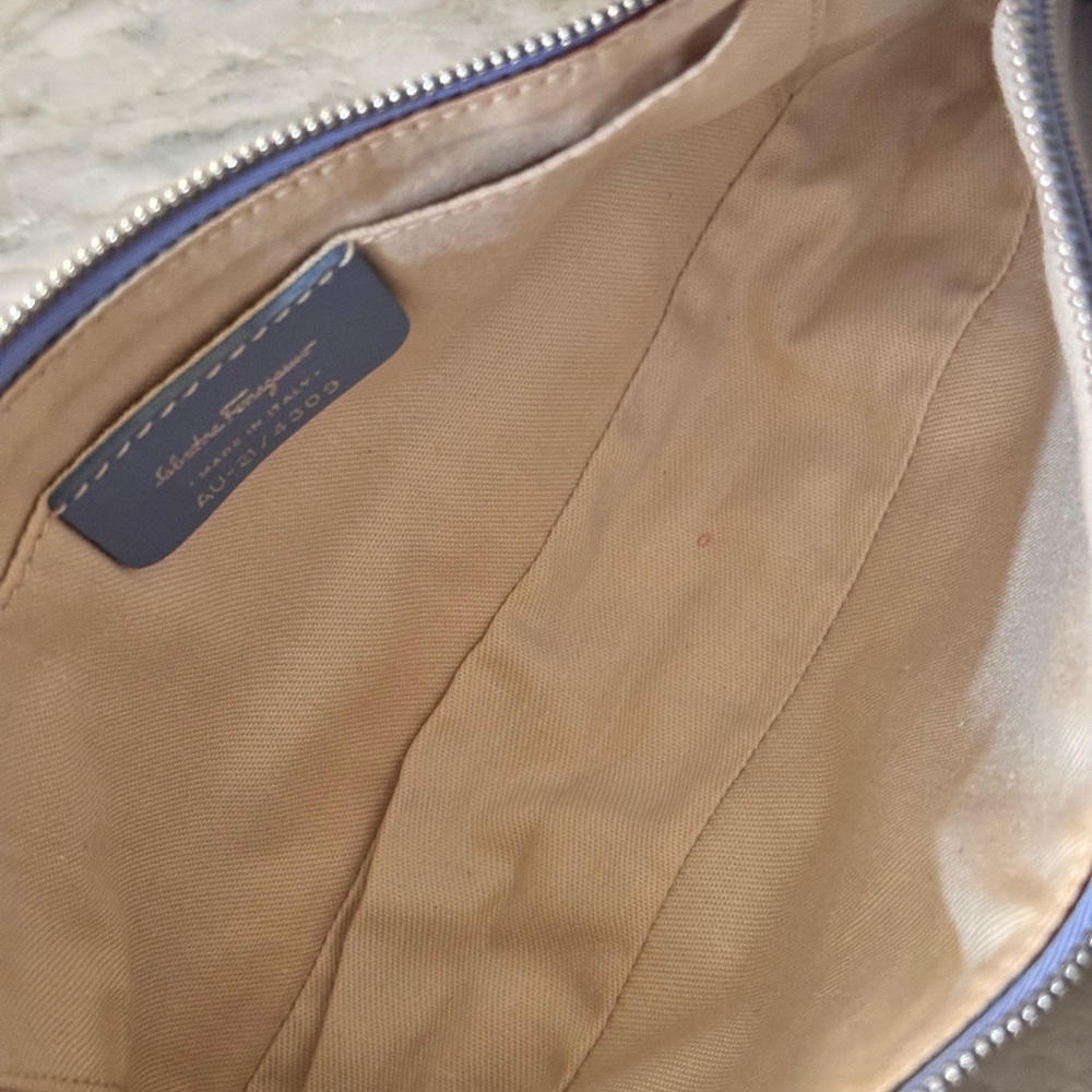Ferragamo cute bag - Picture 7 of 8